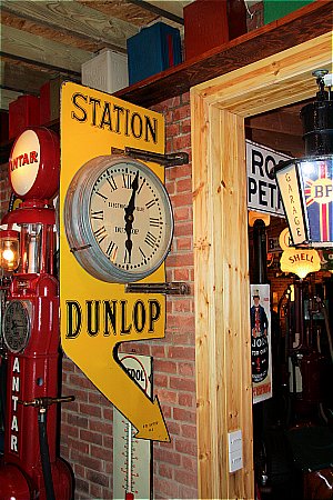 DUNLOP STATION CLOCK - click to enlarge